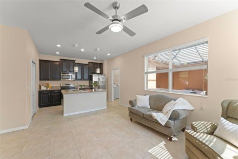 Townhouse in Winter Garden, Florida 3 bedrooms, 162.39 sq.m. № 1800614 - photo 16