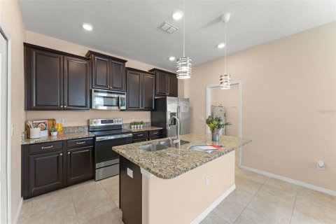 Townhouse in Winter Garden, Florida 3 bedrooms, 162.39 sq.m. № 1800614 - photo 17