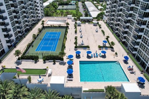 Снять в аренду кондоминиум в Помпано-Бич, Флорида 2 спальни, 104.52м2, № 1146626 - фото 1