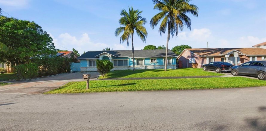 Casa en Deerfield Beach, Florida 4 dormitorios, 204.2 m2 № 2251471