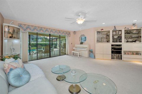 House in Tampa, Florida 4 bedrooms, 243.13 sq.m. № 1902295 - photo 8