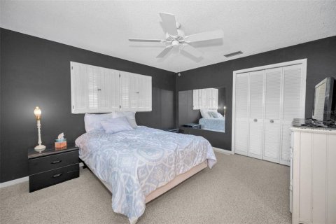 House in Tampa, Florida 4 bedrooms, 243.13 sq.m. № 1902295 - photo 25
