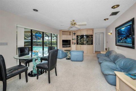House in Tampa, Florida 4 bedrooms, 243.13 sq.m. № 1902295 - photo 15