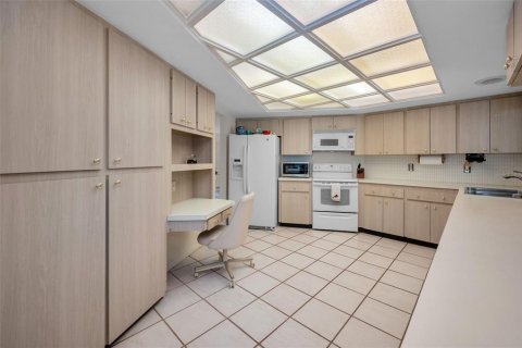 House in Tampa, Florida 4 bedrooms, 243.13 sq.m. № 1902295 - photo 12