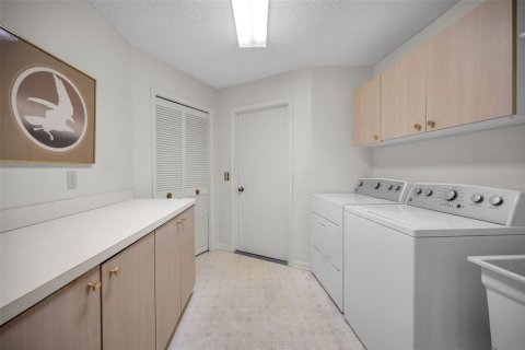 House in Tampa, Florida 4 bedrooms, 243.13 sq.m. № 1902295 - photo 27