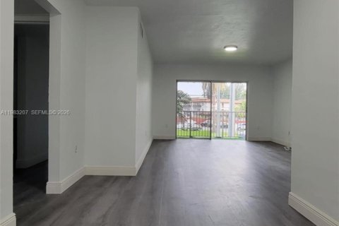 Снять в аренду кондоминиум в Майами, Флорида 2 спальни, 69.68м2, № 2047720 - фото 2