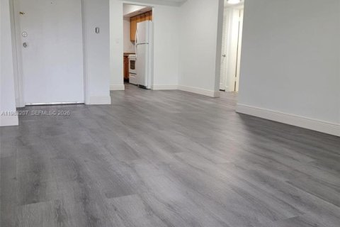 Снять в аренду кондоминиум в Майами, Флорида 2 спальни, 69.68м2, № 2047720 - фото 3