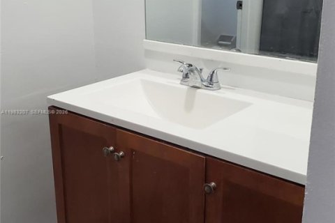 Снять в аренду кондоминиум в Майами, Флорида 2 спальни, 69.68м2, № 2047720 - фото 12