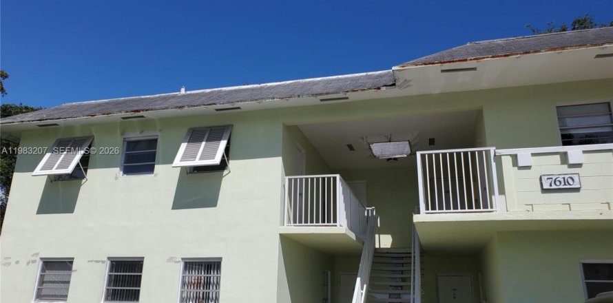 Кондоминиум с 2 спальнями в Майами, Флорида № 2047720