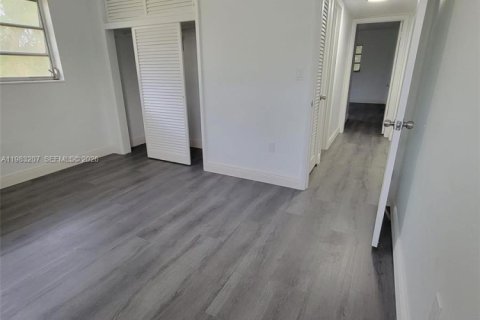 Снять в аренду кондоминиум в Майами, Флорида 2 спальни, 69.68м2, № 2047720 - фото 7