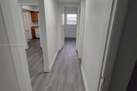 Снять в аренду кондоминиум в Майами, Флорида 2 спальни, 69.68м2, № 2047720 - фото 13