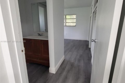 Снять в аренду кондоминиум в Майами, Флорида 2 спальни, 69.68м2, № 2047720 - фото 10