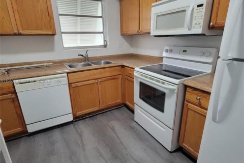 Снять в аренду кондоминиум в Майами, Флорида 2 спальни, 69.68м2, № 2047720 - фото 8