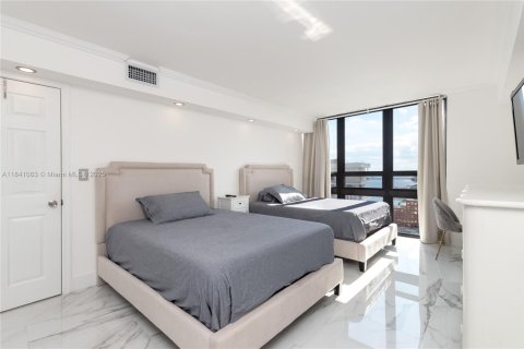 Condominio en venta en Miami, Florida, 3 dormitorios, 191.29 m2 № 1833877 - foto 16