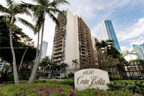 Condominio en venta en Miami, Florida, 3 dormitorios, 191.29 m2 № 1833877 - foto 1