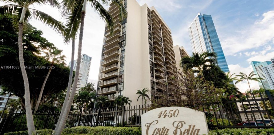 Condominio en Miami, Florida, 3 dormitorios  № 1833877