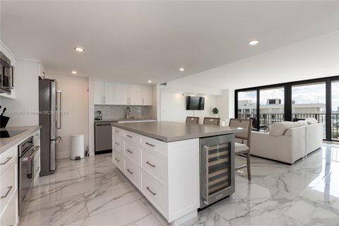 Condominio en venta en Miami, Florida, 3 dormitorios, 191.29 m2 № 1833877 - foto 2