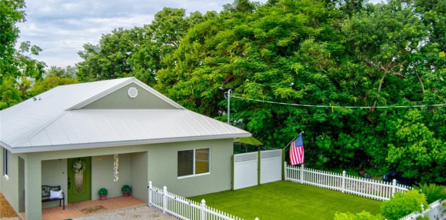 House in Tavernier, Florida 3 bedrooms, 130.99 sq.m. № 1449747