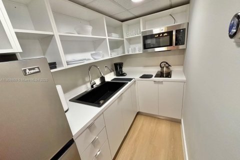 Condo in Miami Beach, Florida, 2 bedrooms  № 1865554 - photo 2