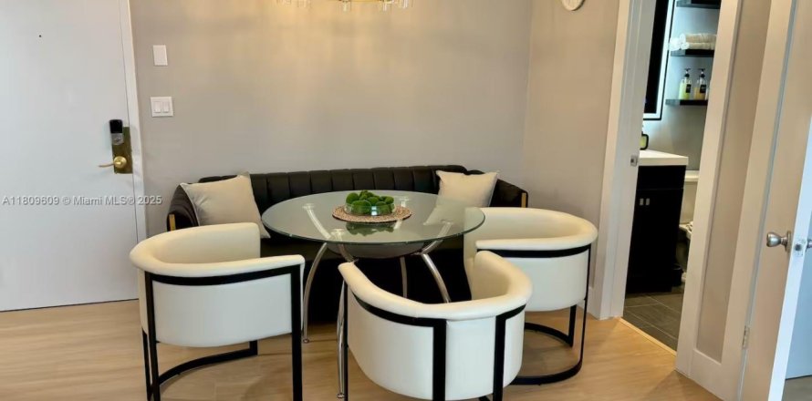 Condo in Miami Beach, Florida, 2 bedrooms  № 1865554