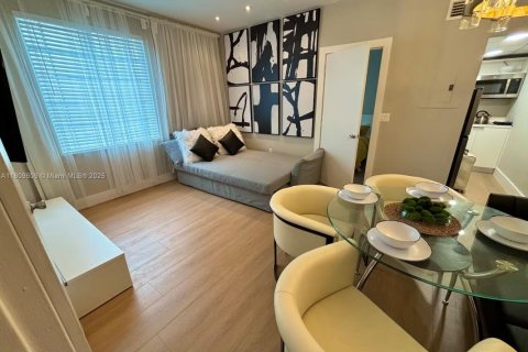 Condo in Miami Beach, Florida, 2 bedrooms  № 1865554 - photo 4