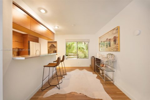 Casa en alquiler en Miami, Florida, 3 dormitorios, 163.51 m2 № 1941978 - foto 10