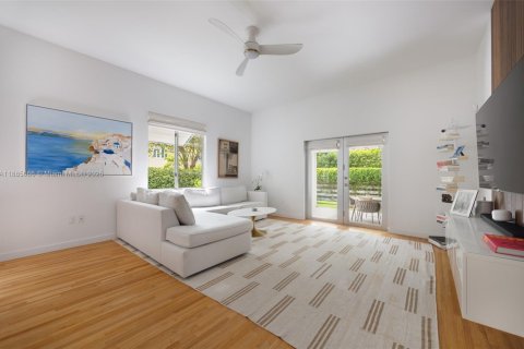 Casa en alquiler en Miami, Florida, 3 dormitorios, 163.51 m2 № 1941978 - foto 18