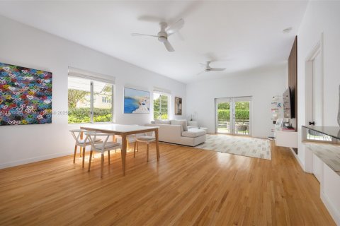 Casa en alquiler en Miami, Florida, 3 dormitorios, 163.51 m2 № 1941978 - foto 17