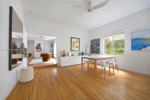 Casa en alquiler en Miami, Florida, 3 dormitorios, 163.51 m2 № 1941978 - foto 14
