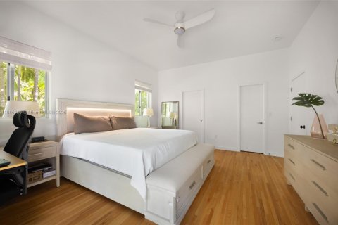 Casa en alquiler en Miami, Florida, 3 dormitorios, 163.51 m2 № 1941978 - foto 19
