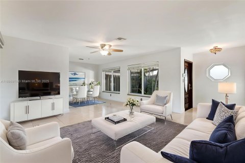 Villa ou maison à vendre à Oakland Park, Floride: 2 chambres, 117.06 m2 № 1950119 - photo 3