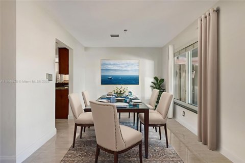 Villa ou maison à vendre à Oakland Park, Floride: 2 chambres, 117.06 m2 № 1950119 - photo 4