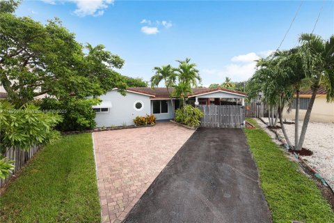 Villa ou maison à vendre à Oakland Park, Floride: 2 chambres, 117.06 m2 № 1950119 - photo 1