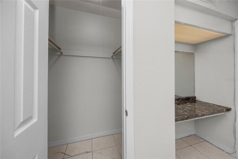 Townhouse in Saint Petersburg, Florida 2 bedrooms, 118.91 sq.m. № 2393424 - photo 26
