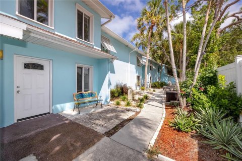Townhouse in Saint Petersburg, Florida 2 bedrooms, 118.91 sq.m. № 2393424