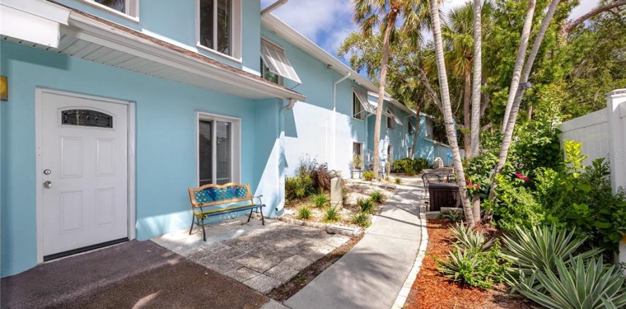 Townhouse in Saint Petersburg, Florida 2 bedrooms, 118.91 sq.m. № 2393424