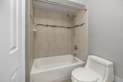 Townhouse in Saint Petersburg, Florida 2 bedrooms, 118.91 sq.m. № 2393424 - photo 24
