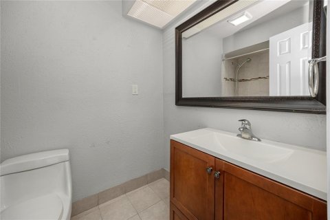 Townhouse in Saint Petersburg, Florida 2 bedrooms, 118.91 sq.m. № 2393424 - photo 22