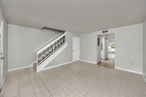 Townhouse in Saint Petersburg, Florida 2 bedrooms, 118.91 sq.m. № 2393424 - photo 5