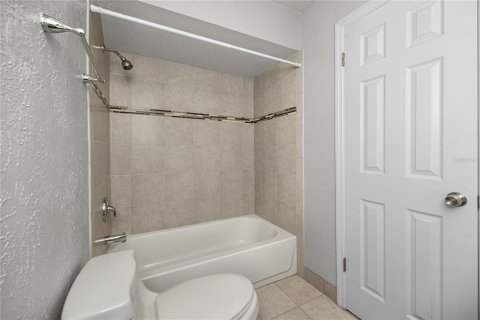 Townhouse in Saint Petersburg, Florida 2 bedrooms, 118.91 sq.m. № 2393424 - photo 30