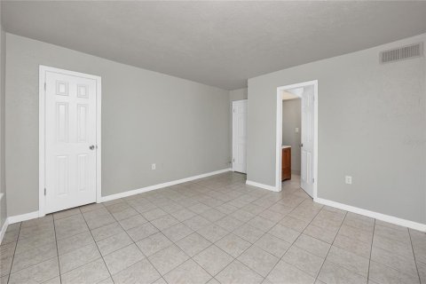 Townhouse in Saint Petersburg, Florida 2 bedrooms, 118.91 sq.m. № 2393424 - photo 27