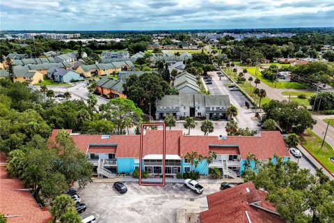 Townhouse in Saint Petersburg, Florida 2 bedrooms, 118.91 sq.m. № 2393424 - photo 4