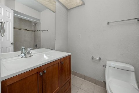 Townhouse in Saint Petersburg, Florida 2 bedrooms, 118.91 sq.m. № 2393424 - photo 29