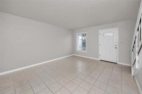 Townhouse in Saint Petersburg, Florida 2 bedrooms, 118.91 sq.m. № 2393424 - photo 6