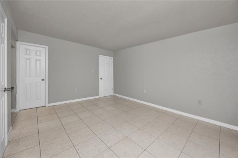 Townhouse in Saint Petersburg, Florida 2 bedrooms, 118.91 sq.m. № 2393424 - photo 21
