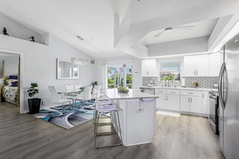 Casa en venta en Cape Coral, Florida, 4 dormitorios, 159.05 m2 № 2287685 - foto 14