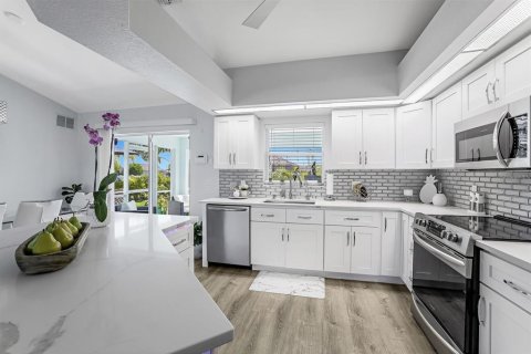 Casa en venta en Cape Coral, Florida, 4 dormitorios, 159.05 m2 № 2287685 - foto 19