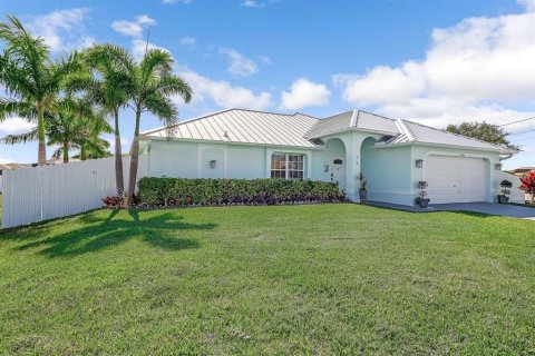 House in Cape Coral, Florida 4 bedrooms, 159.05 sq.m. № 2287685