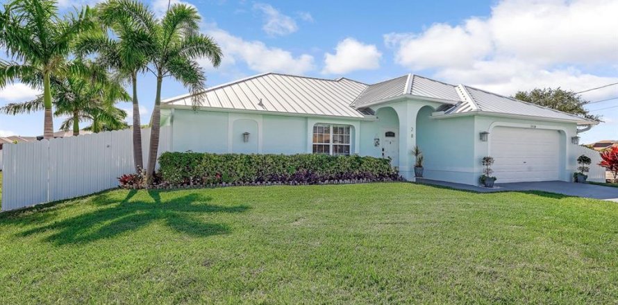 Casa en Cape Coral, Florida 4 dormitorios, 159.05 m2 № 2287685