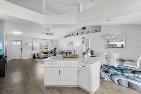 Casa en venta en Cape Coral, Florida, 4 dormitorios, 159.05 m2 № 2287685 - foto 21
